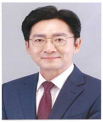 정일균